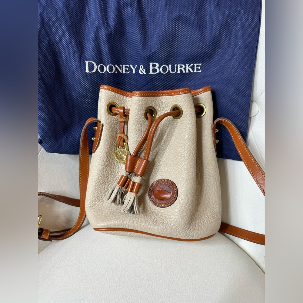 Ⓜ️SOLDⓂ️ Dooney and Bourke Drawstring Bag